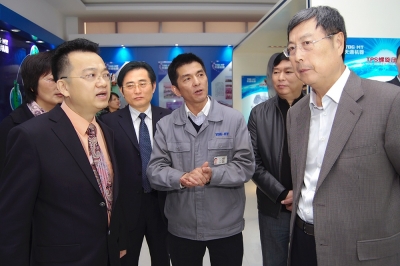 2010年，全國政協(xié)副主席、全國工商聯(lián)主席黃孟復視察天通裝備產業(yè)基地